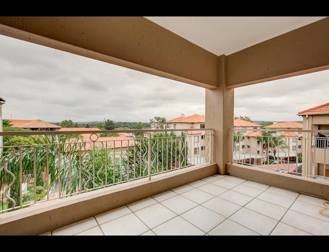 2 BEDROOM PENTHOUSE FOR SALE IN SUNNINGHILL